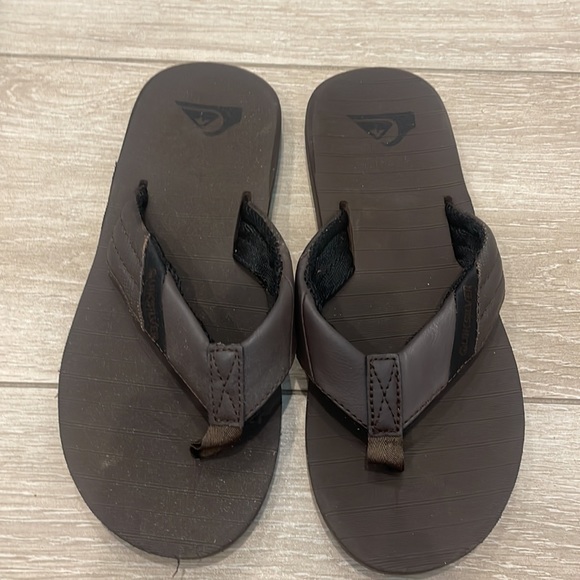 Quiksilver Mens dark brown size 7 flip flops/sandals - Picture 2 of 3